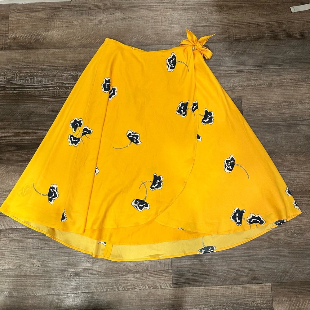 NWOT Ann Taylor Golden Yellow Floral Faux Wrap Midi Skirt - Picture 2 of 6